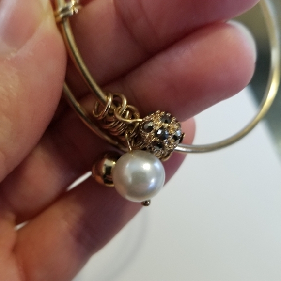 expandable gold tone bangle with faux pearl - Picture 2 of 2